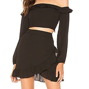 By the way Off the Deenna Ruffle Set in Bl…